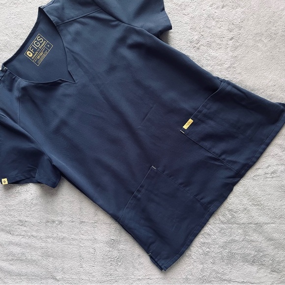FIGS Alexandria Relaxed Fit Four Pocket V-Neck Technical Scrub Top Navy Blue S - Picture 1 of 15